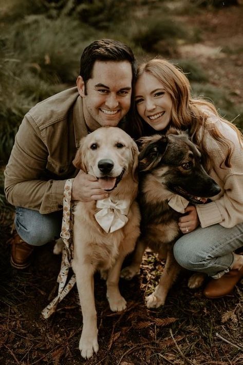 Couples Session With Dog, Christmas Pics With Dogs, Couples Christmas Photoshoot With Dog, Couple And Dogs Photoshoot, Engagement Pictures With Dogs, Couples Photoshoot With Dogs, Engagement Photos Ideas With Dog, Fall Family Photos With Dogs, Couple With Dogs Photoshoot