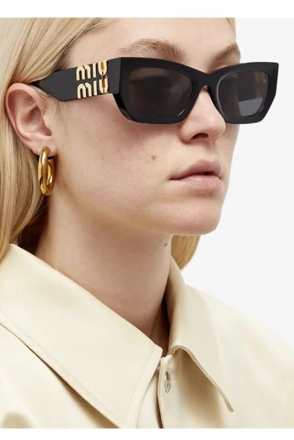 Miu miu smu09w 1ab5s0  this rectangular miu miu sunglass comes in a black frame with dark grey lenses.  as seen in tatler | black full rim miu-miu mu 09ws 1ab5s0 rectangle acetate sunglasses with dark grey lenses and gold miumiu logo detail in tatler magazine's 'glam-core' edit by chandler tregaskes & lydie harrison, november 2022 Sunglasses Miumiu, Miumiu Sunglasses, Miu Miu Sunglasses, Acetate Sunglasses, Accessories Box, Black Sunglasses, Grey Lenses, Beach Trip, Elegant Style