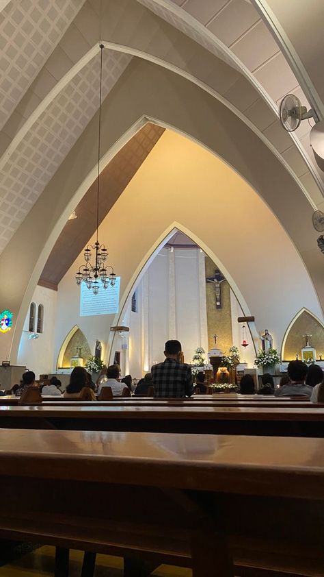 Pap Gereja, Gereja Aesthetic, Catholic Church Aesthetic, Christian Quotes Images, Airplane Landing, Church Aesthetic, Delivery Pictures, Leg Injury, Medical Photos