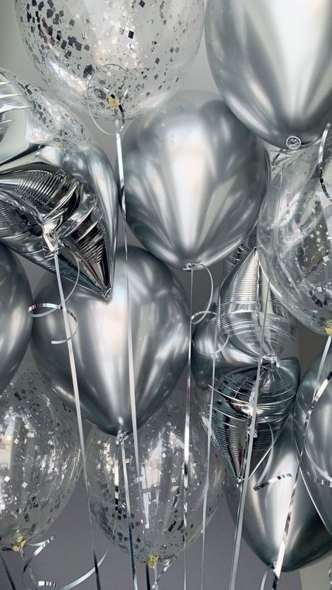 Silver 19 Balloons, Balloon Aesthetic Birthday, Silver Party Aesthetic, Silver Balloons Decoration, Silver Birthday Balloons, Balloons Aesthetic, Birthday Balloons Pictures, Silver Balloons, Birthday Room Decorations