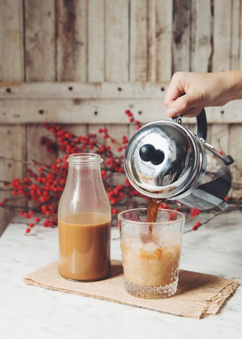 vegan baileys irish cream | RECIPE on hotforfoodblog.com Vegan Holiday Drinks, Vegan Baileys, Baileys Irish Cream Recipes, Hot For Food, Irish Cream Recipe, Vegan Drinks Recipes, Vanilla Powder, Jameson Irish Whiskey, Happy Hour Drinks