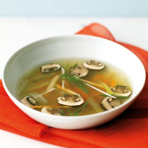 Enhance chicken broth with scallions, ginger, and fish sauce for plenty of low-fat flavor. Broth Fondue Recipes, Spring Onion Recipes, Ginger Broth, Ginger Chicken Soup, Asian Soups, Hot And Sour Soup, Ginger Chicken, Spring Roll, Broth Recipes