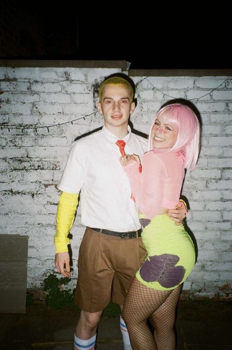 Couple Halloween Costumes Spongebob, Spongebob And Patrick Couples Costume, Sandy And Spongebob Costume, Spongebob And Sandy Costume, Spongebob And Patrick Couple Costume, Spongebob Patrick Costume, Patrick And Spongebob Costume, Iconic Duos Costume Couple, Sponge Bob And Patrick Costumes