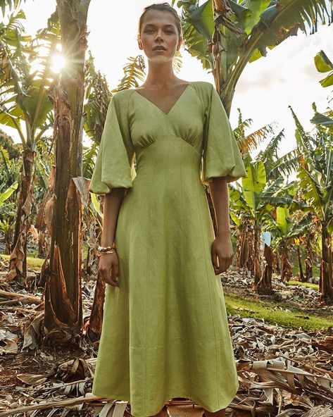 Summer Modest Dresses, Linen Summer Outfits, Linen Gown, Green Linen Dress, Modest Midi Dress, Green Palette, Modest Summer Dresses, Modest Summer Outfits, Summer Linen Dresses