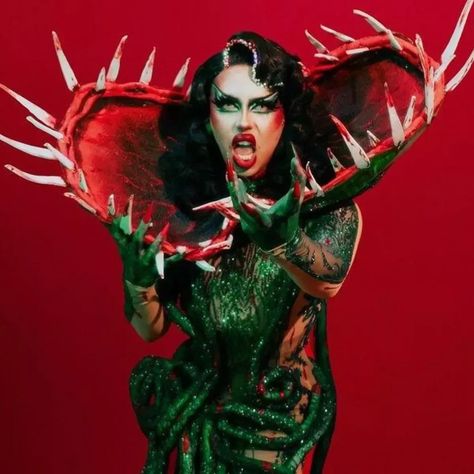 Drag Queen Halloween Costume, Drag Halloween Costume, Venus Flytrap Costume, Horror Burlesque, Horror Drag, Little Shop Of Horrors Costume, Drag Costume, Diva Party, Halloween Costumes 2022