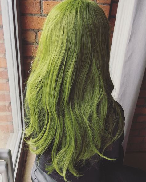 Green Hair Color is the Hottest Style - Hairstyles for Long Hair Short Green Hair, Green Hair Color, Green Hair Girl, Dark Green Hair, Dyed Hair Inspiration, Sprout Recipes, Pretty Hair Color, Edgy Hair, Rainbow High