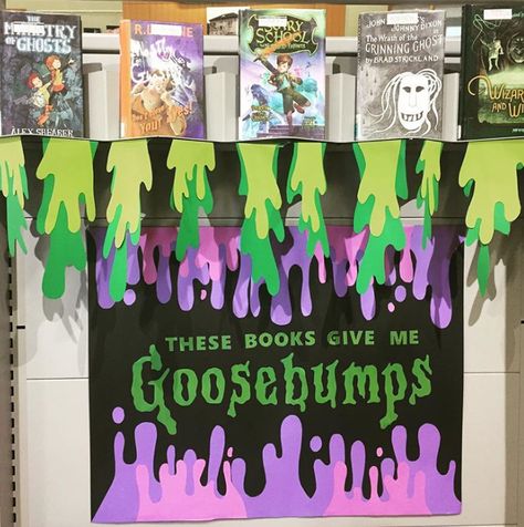 Fall Library Displays Bulletin Boards, Fall Library Displays, School Library Book Displays, Library Halloween, Library Decorations, Halloween Classroom Decorations, School Library Decor, School Library Displays, Teen Library