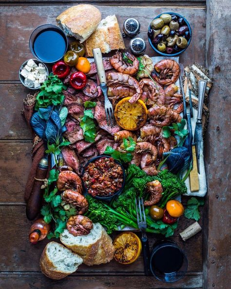 Surf Turf, Surf And Turf, Seafood Platter, Food Trays, Food Platters, Food Presentation, Wedding Food, Travel Food, Seafood Recipes