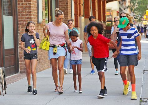 Heidi Klum Steps Out With Her and Seal's Four Kids — See How Grown Up They Are! Heidi Klum Family, Heidi Klum's Children, Seal And Heidi Klum, Heidi Klum Style, Thandie Newton, Leni Klum, Four Kids, Micro Mini Skirt, Celebrity Kids