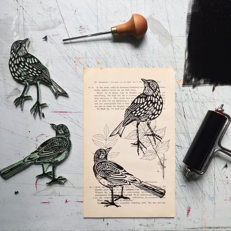 Suzanne Kruisdijk on Instagram: “Enjoying printing these black linoleum birds . . . . . . . . . . #capturemycraft #contemporaryprintmaking #justprintmaking #handprinted…” Suzanne Kruisdijk, Linocut Prints Art, Contemporary Printmaking, Printmaking Projects, Lino Cuts, Linoleum Print, Linocut Printmaking, Stamp Carving, Relief Printing