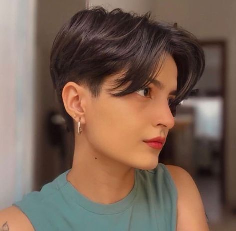 Tomboy Haircut, Androgynous Haircut, Androgynous Hair, Tomboy Hairstyles, Really Short Hair, Hair Inspiration Short, Short Hair Undercut, Shot Hair Styles, Very Short Hair