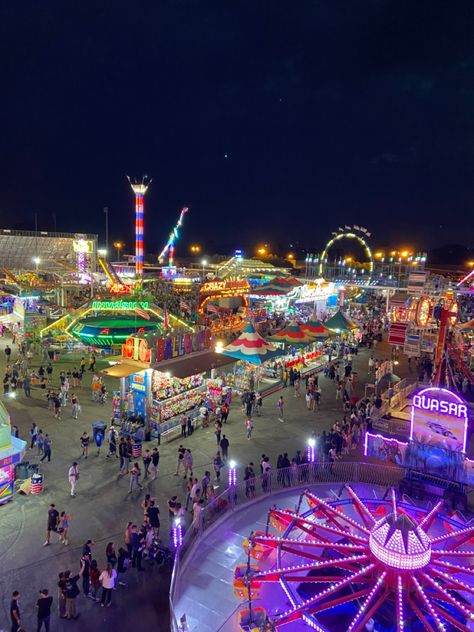 Carnival At Night Aesthetic, Parc D’attraction, Theme Park Aesthetic, 6 Flags, Fair Pictures, Park Aesthetic, Fair Rides, Fun Park, Sandlot