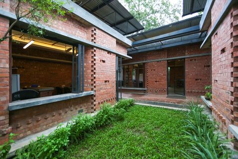 Gallery of Teach for Bangladesh Office Building / Studio Dhaka - 23 Real Estate Office Design, Entry Design, Rural House, School Campus, Real Estate Office, Brick Architecture, Mangalore, Floor Layout, Rural Life