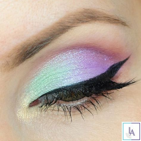 Check out our favorite Unicorn inspired makeup look. Embrace your cosmetic addition at MakeupGeek.com! Unicorn Makeup Tutorial, Unicorn Makeup, Smink Inspiration, Beauty Make-up, Rms Beauty, Makijaż Smokey Eye, Makeup Hacks, Mineral Pigments, Eye Shadows