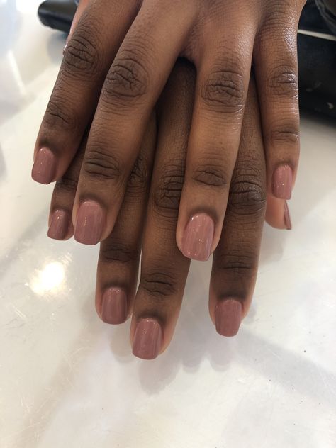 Gel Polish Black Women, Layered Nail Polish, Biab Nails Dark Skin, Shellac Nails Black Women, Minimalist Nails Dark Skin, Classy Nails Dark Skin, Nails Inspo For Dark Skin, Neutral Nail Colors For Dark Skin, Nails For Morena