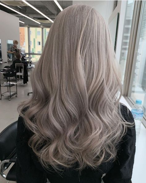 Korean Ash Grey Hair, Dust Ash Hair, Champagne Grey Hair, Milktea Hair Colour, Ash Hair Color Ideas, Ash Brown Blonde Hair, Milk Tea Blonde Hair, Ash Beige Blonde, Smokey Ash Blonde