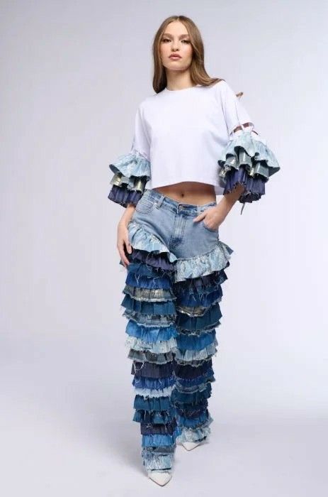 Trash Fashion, Recycling Ideas, Upcycled Clothes, Denim Ideas, Denim Clothing, Style Streetwear, Denim Outfit, Upcycle Clothes, Jeans Pants