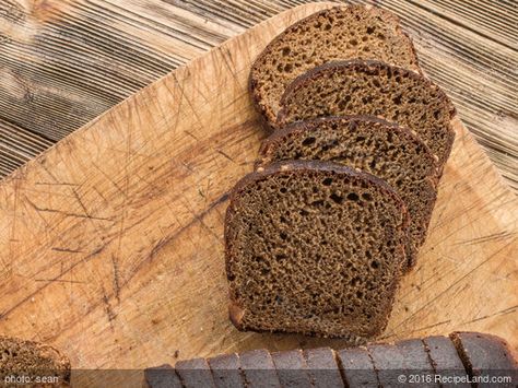 German Black Bread: A hearty German style black bread recipe for your bread machine. German Pumpernickel Bread Recipe, Black Bread Recipe, Basic White Bread, Black Bread, Recipes With Ingredients, Bread Machine Recipe, German Bread, Oktoberfest Food, Bread Maker Recipes