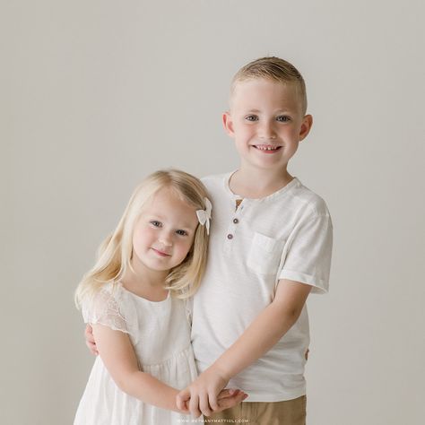 Sibling School Photos, Siblings Photoshoot Ideas, Siblings Portraits, Spring Minis, Sibling Poses, Children Photography Poses, Sibling Photography, Sibling Photos, Morgan Hill