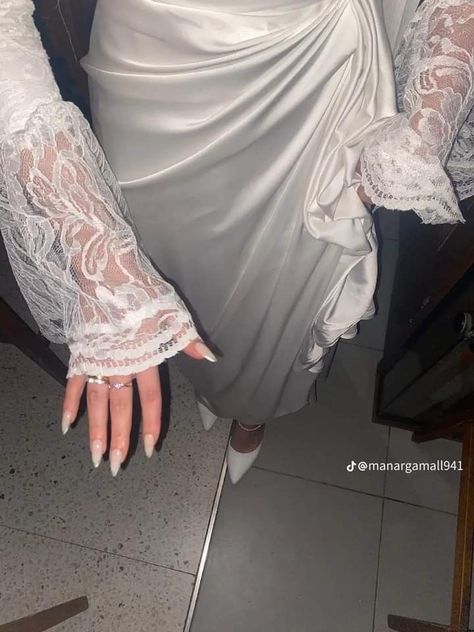 Katb Ketab Dresses Hijab, Katb Ketab Dresses, Simple Engagement Dress, Hijabi Bride, Dress Soiree, Bride Dress Simple, Latest Bridal Dresses, Modern Hijab Fashion, Mermaid Evening Dress