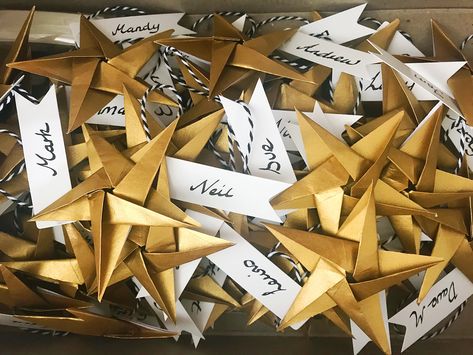 Origami Stars wedding place cards Stars Wedding, Origami Stars, Diy Tags, Paper Stars, Wedding Tablescapes, Wedding Place, Wedding Place Cards, Name Cards, Girl Scouts