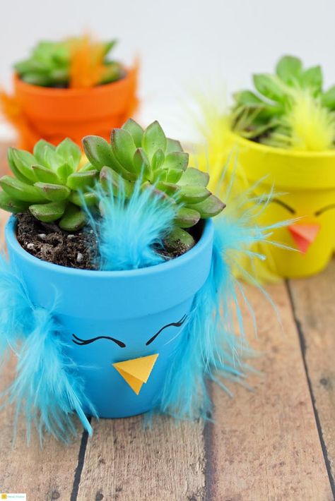 Spring Chick Succulent Planters - Meraki Mother Easter Chick Craft, Décoration Diy, Succulent Planter Diy, Easter Crafts For Adults, Plant Crafts, Fleurs Diy, Spring Decor Diy, Flower Pot Crafts, Easy Easter Crafts