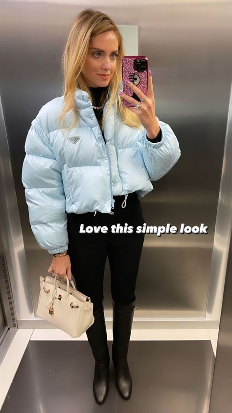 Light Blue Puffer Jacket Outfit, Light Blue Jacket Outfit, Puffer Jacket Winter Outfit, Blue Puffer Jacket Outfit, Light Blue Puffer Jacket, Jacket Winter Outfit, Puffer Outfit, Cropped Outfits, Chicago Outfit