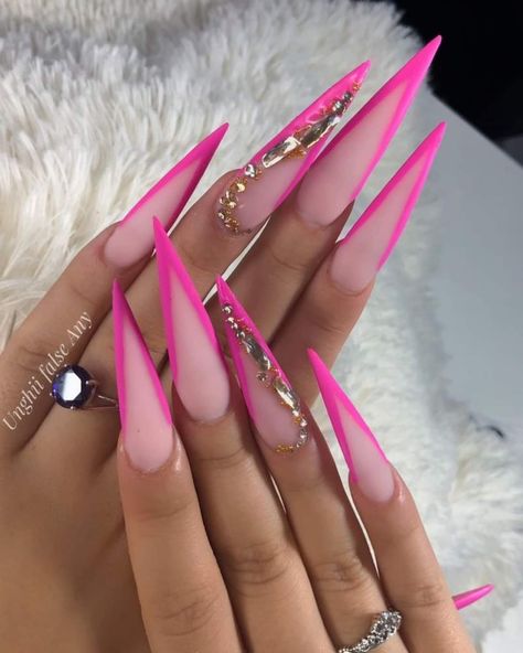 Pink Rhinestone Nail Designs, Pretty Pink Dip Nails, Nail Designs Stilleto Long, Stalitoes Nails Design, Pink Stilleto Nail Designs, Ombre Stiletto Nails Long, Pink French Stiletto Nails, Staleto Nails Long Design, Baby Pink Stiletto Nails