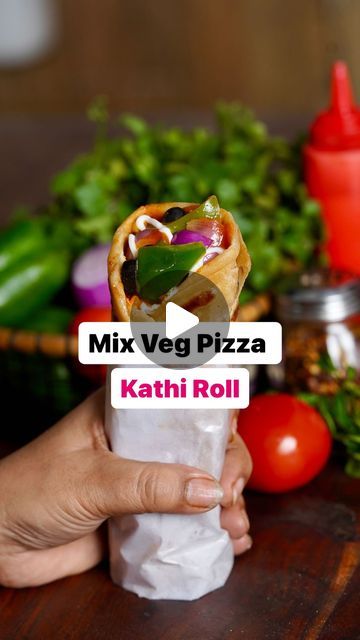 Easy Frankie Recipe, Veg Kathi Roll Recipe, Easy Tiffin Recipes For Kids, Frankie Recipe Veg, Veg Frankie Recipe, Kathi Roll Recipe, Pankaj Bhadouria, Tiffin Recipes, Mexican Wraps