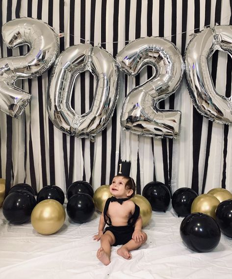 New Years Birthday Party For Baby, New Years Baby Pictures, First New Years Baby Pictures, Happy New Year Baby Photoshoot, New Year Baby Photoshoot Ideas, New Year Photoshoot Ideas Baby Photos, Baby New Years Photoshoot, New Year Theme Baby Photoshoot, New Years Baby Photoshoot