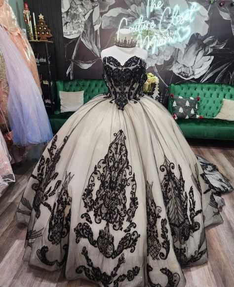 Black And White Quinceanera Theme, Black Quinceanera Theme, Black Quince Dress, Quinceanera Theme, Quinceanera Themes, Quince Dress, Quince Ideas, Quince Dresses, City Aesthetic