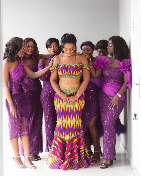 3,369 Likes, 16 Comments - The Event bloggers🔥 (@sorce_photography) on Instagram: “Lets Say a good wish to this beautiful bride as we pray 🙏. (More babies 🥰) a good wish from the…” Purple Kente Styles For Engagement, Purple Kente, Job Photo, Kente Designs, Kente Fashion, Events Dresses, Engagement Themes, Pray More, African Weddings