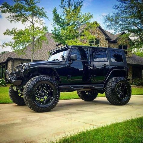 Jeep Love ❤                                                                                                                                                     More Auto Jeep, Badass Jeep, Cars Jeep, Wrangler Jeep, Black Jeep, Car Wheels Rims, Lifted Jeep, Dream Cars Jeep, Mustang Boss