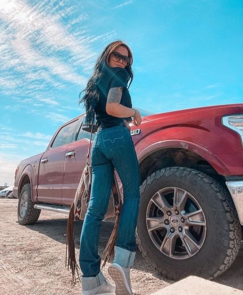 Wrangler Outfits Woman, Casual Cowgirl Outfits, Western Outfit Ideas, School Outfits Cute, Western Chic Fashion, Western Kids, Punchy Outfits, Outfit Ideas Cute, Western Girl Outfits