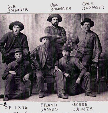 James Younger group                                                                                                                                                                                 More Men In Hats, Old West Outlaws, Wild West Outlaws, Famous Outlaws, Old West Photos, Western Photo, American Frontier, Into The West, Wilde Westen