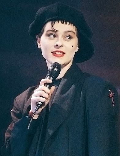 Lisa Stansfield Lisa Stansfield, Desktop Background, Music History, Music Icon, Pop Singers, Recording Artists, Iconic Women, Female Singers, Vintage Glamour