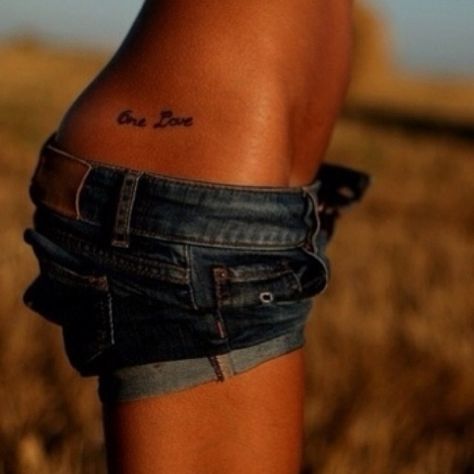 one love Hip Tattoo Words, Tattoo Ideas Heart, Bella Tattoo, Tattoo Words, Hip Tattoo, Pattern Tattoo, Tattoo Placement, Skin Art, Piercing Tattoo