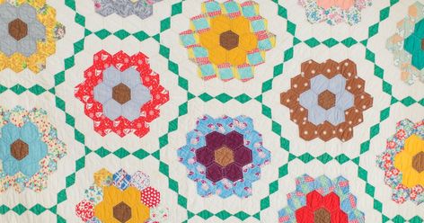 Even before I became a quilter, there was one traditional quilt pattern that I recognized and knew the name of—it was the Grandmother’s Flower Garden. Grandmothers Garden Epp, Six Sided Shape, La Passacaglia Quilt, Traditional Quilt Patterns, Hexie Quilts, Grandmothers Flower Garden, Flower Garden Quilt, Hexie Quilt, Garden Quilt