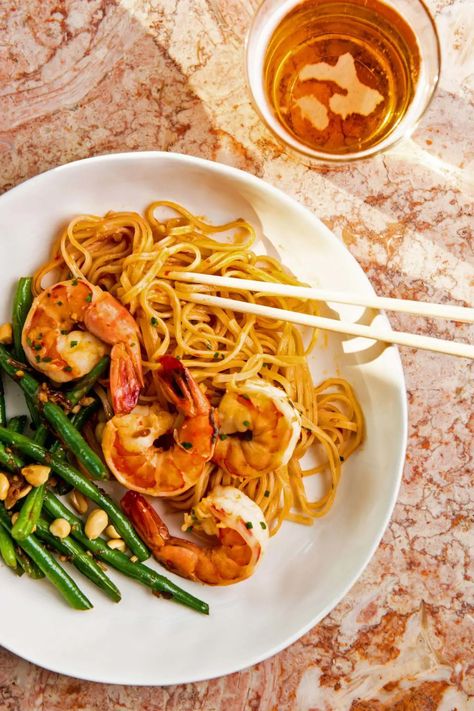 Shrimp And Rice Noodles, Stir Fried Shrimp, Noodles Asian, Rice Shrimp, Stir Fry Shrimp Recipes, Fried Shrimp Recipes, Rice Noodle Recipes, Asian Noodle Dishes, Easy Stir Fry Recipes