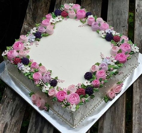 Square Birthday Cake, Square Cake Design, Rectangle Cake, New Birthday Cake, Buttercream Decorating, Birthday Sheet Cakes, Birthday Cake With Flowers, Square Cake, Creative Cake Decorating