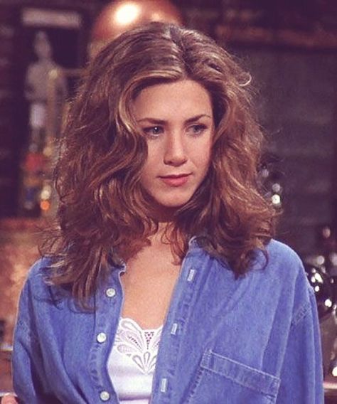 Jennifer Aniston in the 90s Estilo Rachel Green, Rachel Green Hair, 90s Haircuts, Rachel Green Friends, Rachel Green Style, Rachel Green Outfits, Rachel Friends, Jennifer Aniston Hair, Jenifer Aniston