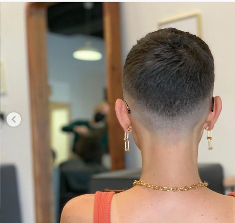 Buzzcut Fade Women, Shaved Back Of Head Women, Yellow Buzzcut, Womens Buzzcut, Crew Haircut, Fade Undercut, Fade Cut, Short Shaved Hairstyles, Haircut Styles For Women