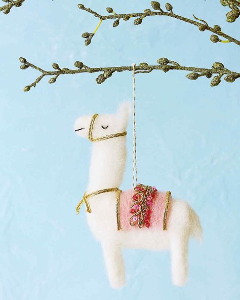 Llama Ornament, Needle Felted Ornaments, Baby Mobil, Felt Crafts Christmas, Needle Felted Christmas, Needle Felting Tutorials, Handmade Stocking, Felt Christmas Decorations, Saddle Blanket