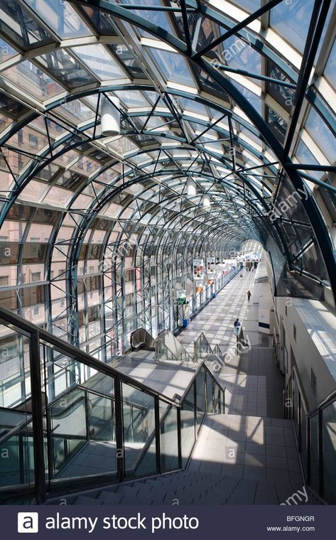 Skywalk to Union Station, Toronto, Ontario, Canada Stock Photo - Alamy Train Station Architecture, Toronto Photos, Toronto Travel, Canada Images, Canada Photos, Toronto Ontario Canada, Train Pictures, Financial District, Union Station