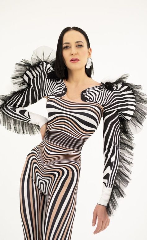 Leopard Print Costume, Zebra Halloween Costume, Costume Pants, Fashion Stage, Outrageous Fashion, Dress Outfits Party, Queen Costume, Haute Couture Dresses, Celebrity Design