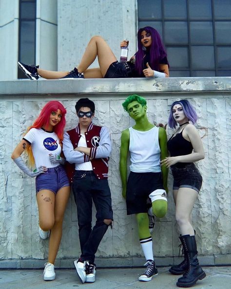 The Titan Club 🌟🐥🦖🔮🔥 @martycipher as Starfire @plamenmen as Robin @bobi.jackson as Beast Boy @reyla_cosplay as Raven @milacosplay as Blackfire Photographed by @christianarsov 🖤 Inspired by the Artwork of @_picolo #Robin #Starfire #Raven #BeastBoy #Blackfire #TeenTitansGo #TeenTitans #Titans #DC #DCU #DCComics #DCUniverse #RobinCosplay #StarfireCosplay #RavenCosplay #BeastBoyCosplay #DCCosplay #CosplayersOfInstagram #CosplayersOfIG #Cosplayers #Cosplay #Superhero #Comics #TheBreakfastClub #... Halloween Character Ideas, Beast Boy Costume, Raven Halloween Costume, Star Fire Cosplay, Starfire Costume, Robin Outfit, Titans Dc, Robin Starfire, Robin Costume