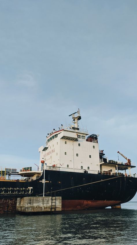 Maritime Engineering, Safety Aesthetic, Sailor Aesthetic, Just Aesthetic, Naval Architecture, Dubai Beach, Marine Engineering, Merchant Navy, Drilling Rig