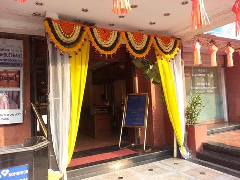 Banquet Hall Decorations, Haldi Entrance, Hotel Banquet Hall, Banquet Hall Wedding, Hall Decorations, Entrance Decoration, Wedding Hall Decorations, Flower Garland Wedding, Party Entrance