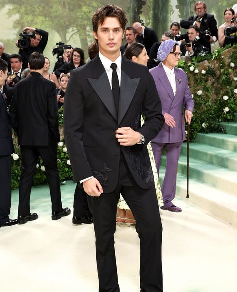 More stars hit the #MetGala steps to show off their best fashion. Swipe ➡️ for looks from #SebastianStan, #DemiMoore, #HughJackman, #TaylorRussell, #BLACKPINK's #JennieKim, Latin Reggaeton star #RauwAlejandro, #Balmain's #OlivierRousting, Motha #KekePalmer, #GigiHadid and #TheIdeoOfYou's #NicholasGalitzine. Nicholas Galitzine Met Gala, 2024 Ootd, Gala Outfits, Met Gala Outfits, Carpet Dress, Nicholas Galitzine, Taylor Russell, The Met Gala, Costume Institute