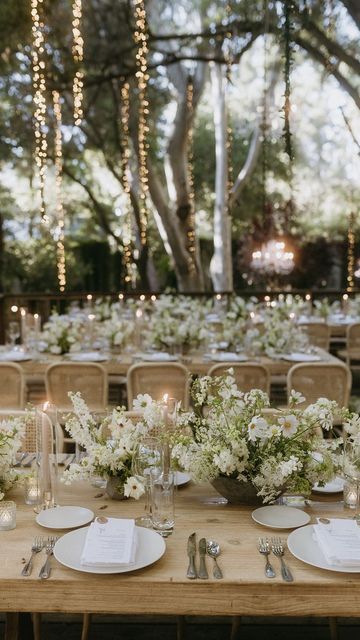 Romantic Wedding Style, Wedding Table Designs, Wedding Reception Flowers, Wedding Table Flowers, Reception Flowers, Bali Wedding, Wedding Reception Tables, Wedding Arrangements, Wedding Table Settings